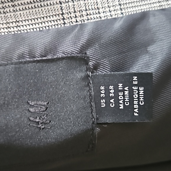 H&M fall/ spring coat. - Picture 2 of 8